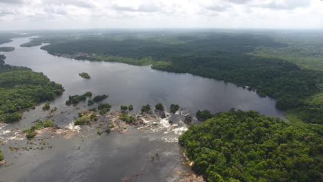 Stromschnellen-(Saut-Maripa)-Fluss-Oiapoque-Brasilien-Guayana-Per-Drohne
